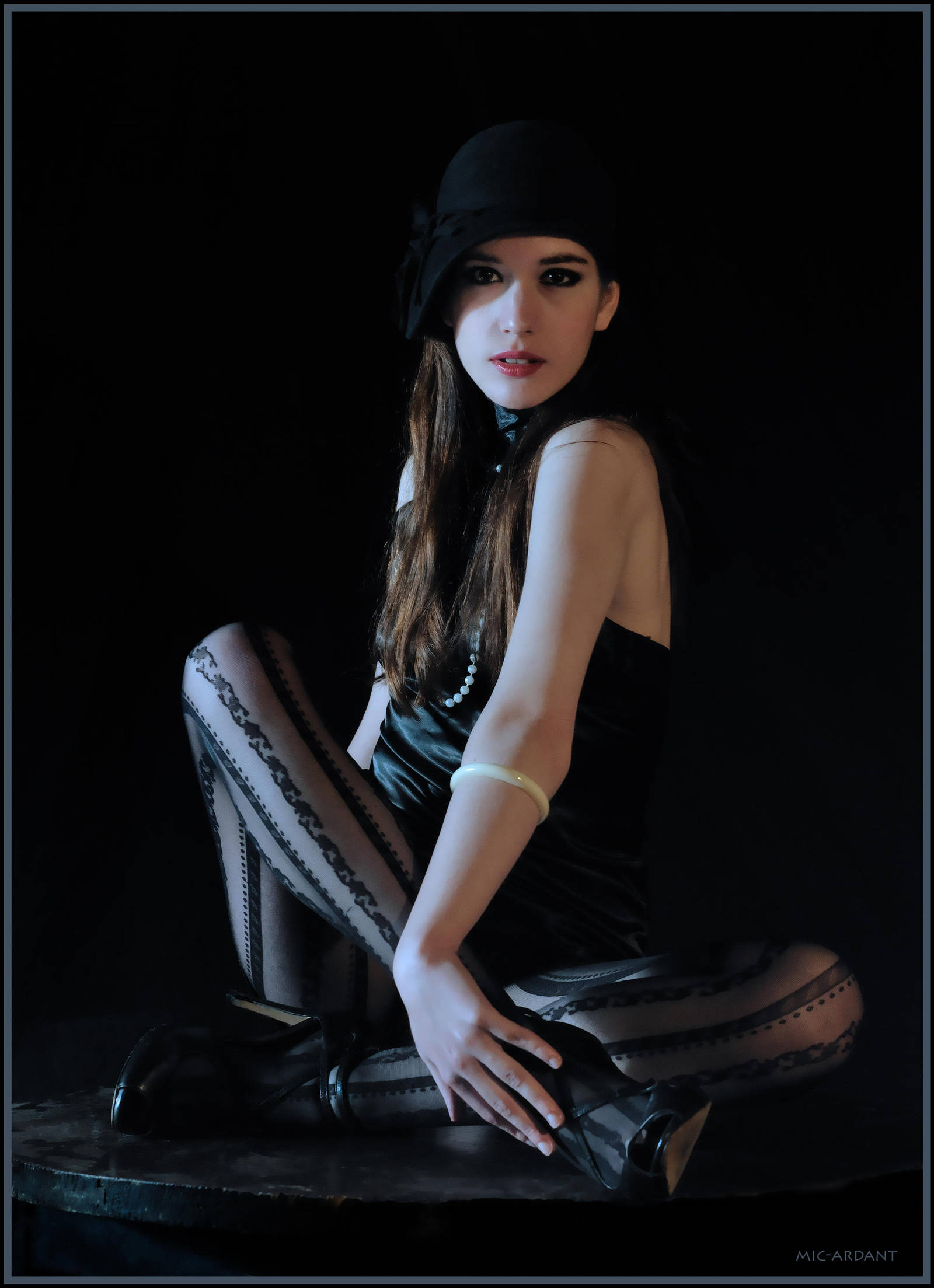 Black series -  Courage, Let us flee ! by mic-ardant