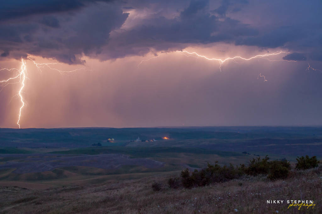 Lightning at the Palouse by djniks97