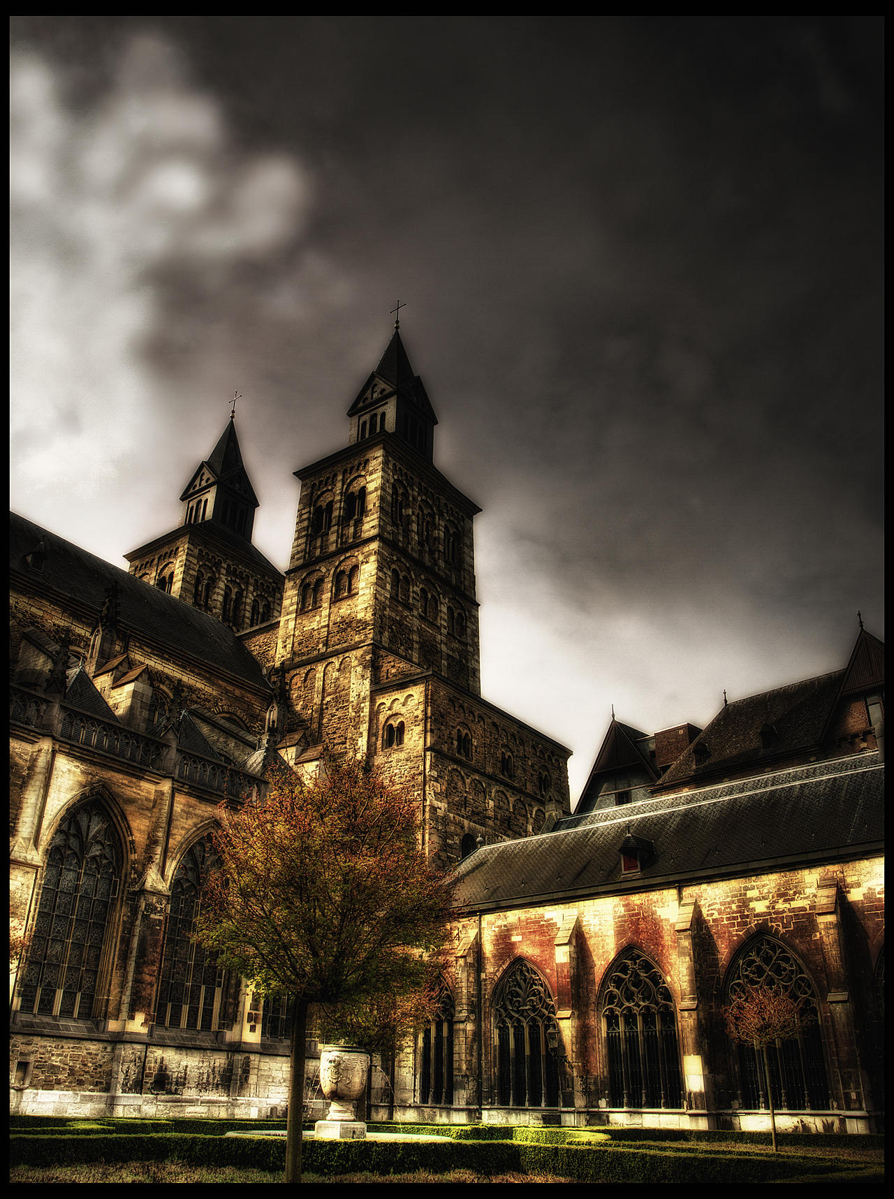 Basilica of Saint Servatius by Riot23