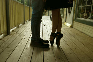 En pointe kiss by PsyckoCinderella