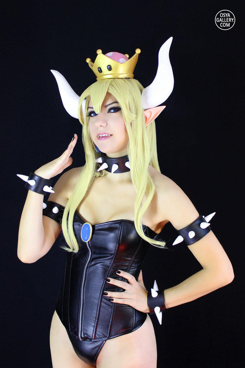 Bowsette Cosplay from Super Mario Bros. 1 by Enolla