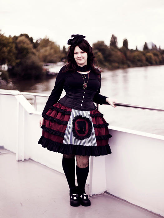 Cameo Skirt by miaka-yuuki