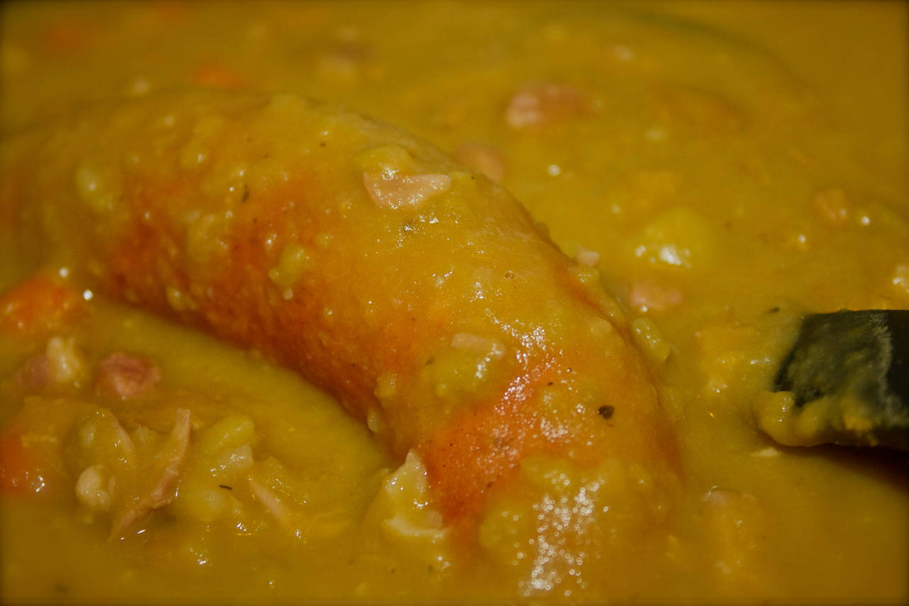 Snert met rookworst / Green Pea Soup with sausage by FiXato