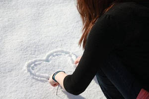 Heart in the snow by nottolatenevertolate