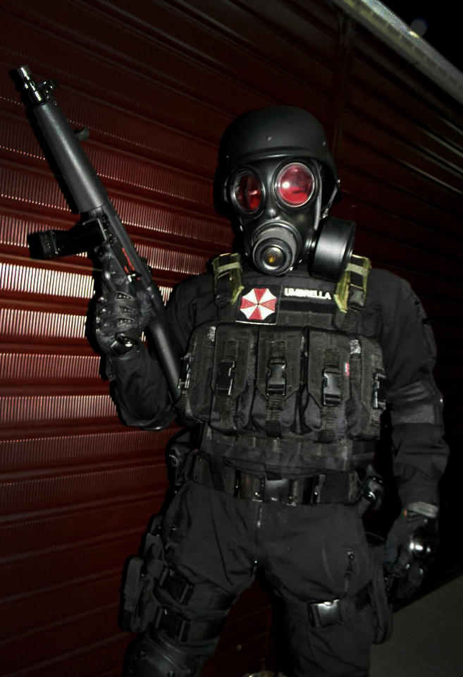 Resident Evil HUNK cosplay by Wolverine9999 on DeviantArt
