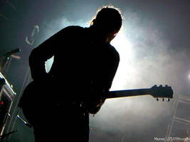 tomo__silhouette_with_les_paul_by_bohemianmuse111_d2gho0n-200h.jpg