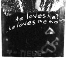 he loves me.he loves me not by Yuppik