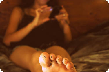 Toes! by Rapunzel1990