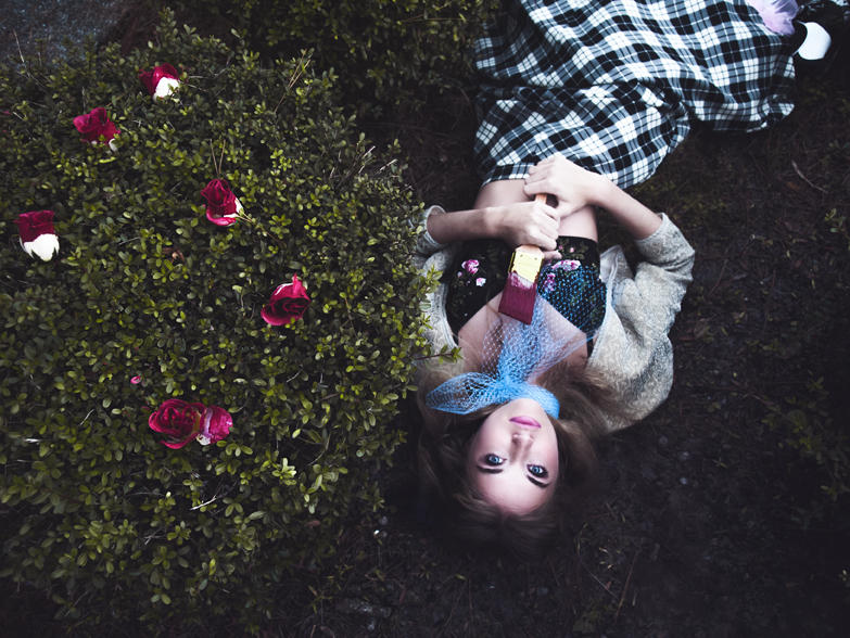 The Queen Likes Them Red by Queen-Kitty