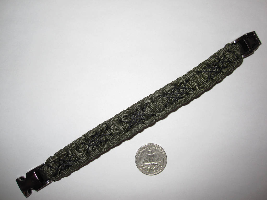 Shoelace Lattice Lace on Cobra Paracord Bracelet by demuredemeanor
