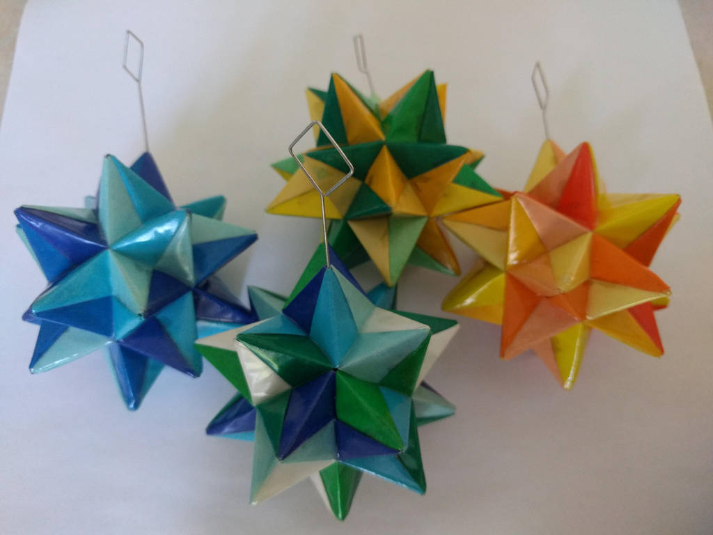 Group of Origami Modular Stars by demuredemeanor