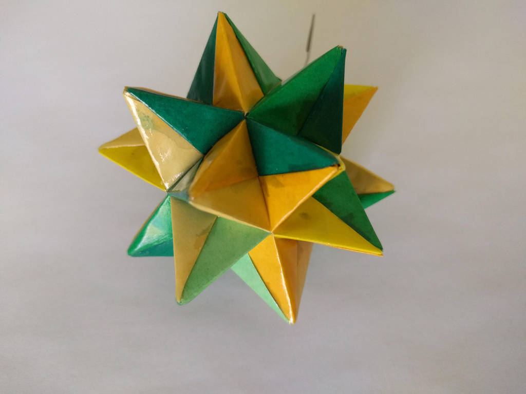 Yellow/Green Origami Modular Star by demuredemeanor