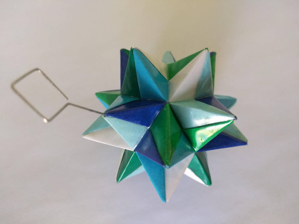 Blue/Green Origami Modular Star by demuredemeanor