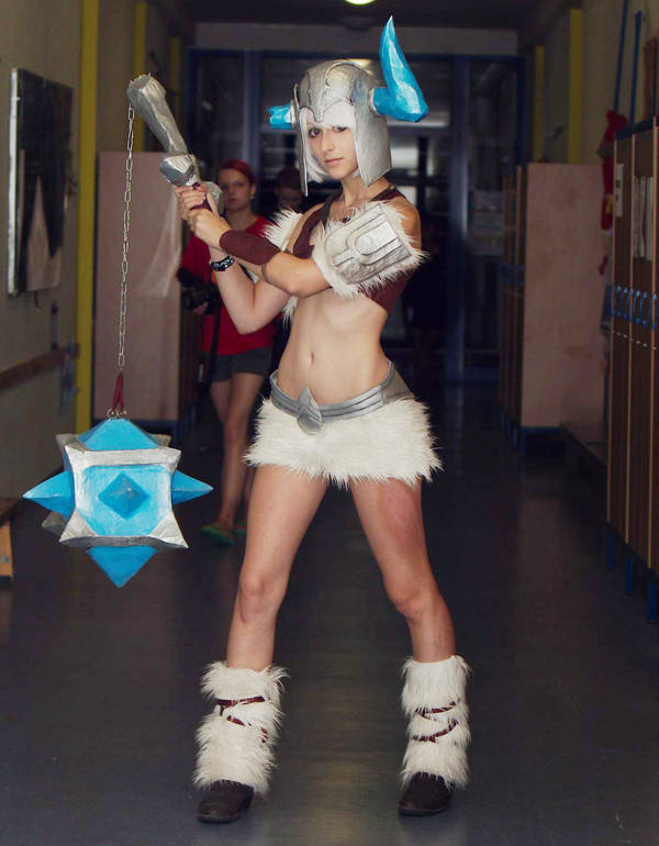 League of Legends - Sejuani cosplay by SuzySilence