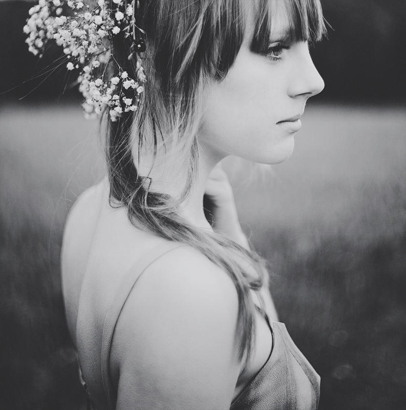 affectionate girl by Cvet04ek