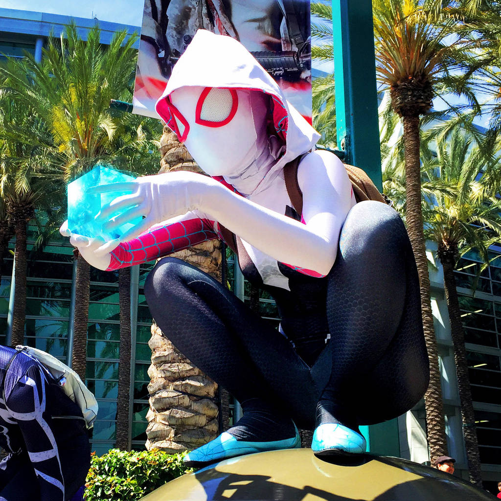 Spider-Gwen Finds the Tesseract by tekitsune