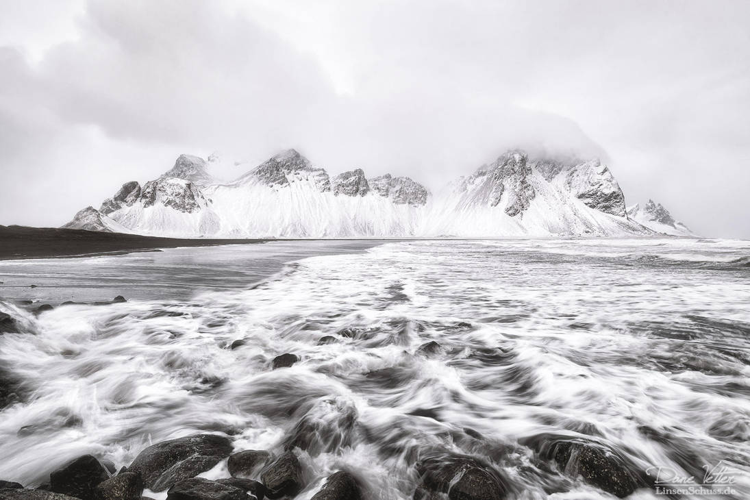 The Vestrahorn in the snow by LinsenSchuss
