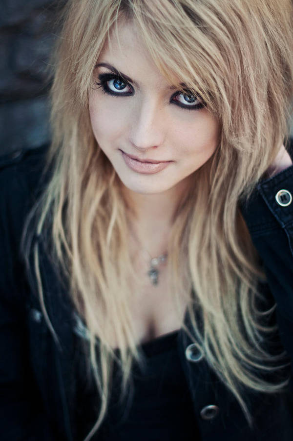 Vee by AnitaSadowska