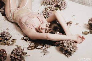 falling down by LichtReize