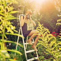 The girl with the camera by Holunder