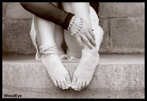 Bea toes twice by woodeye