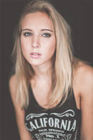 Lisa Studio Portrait by Pixelfusionen