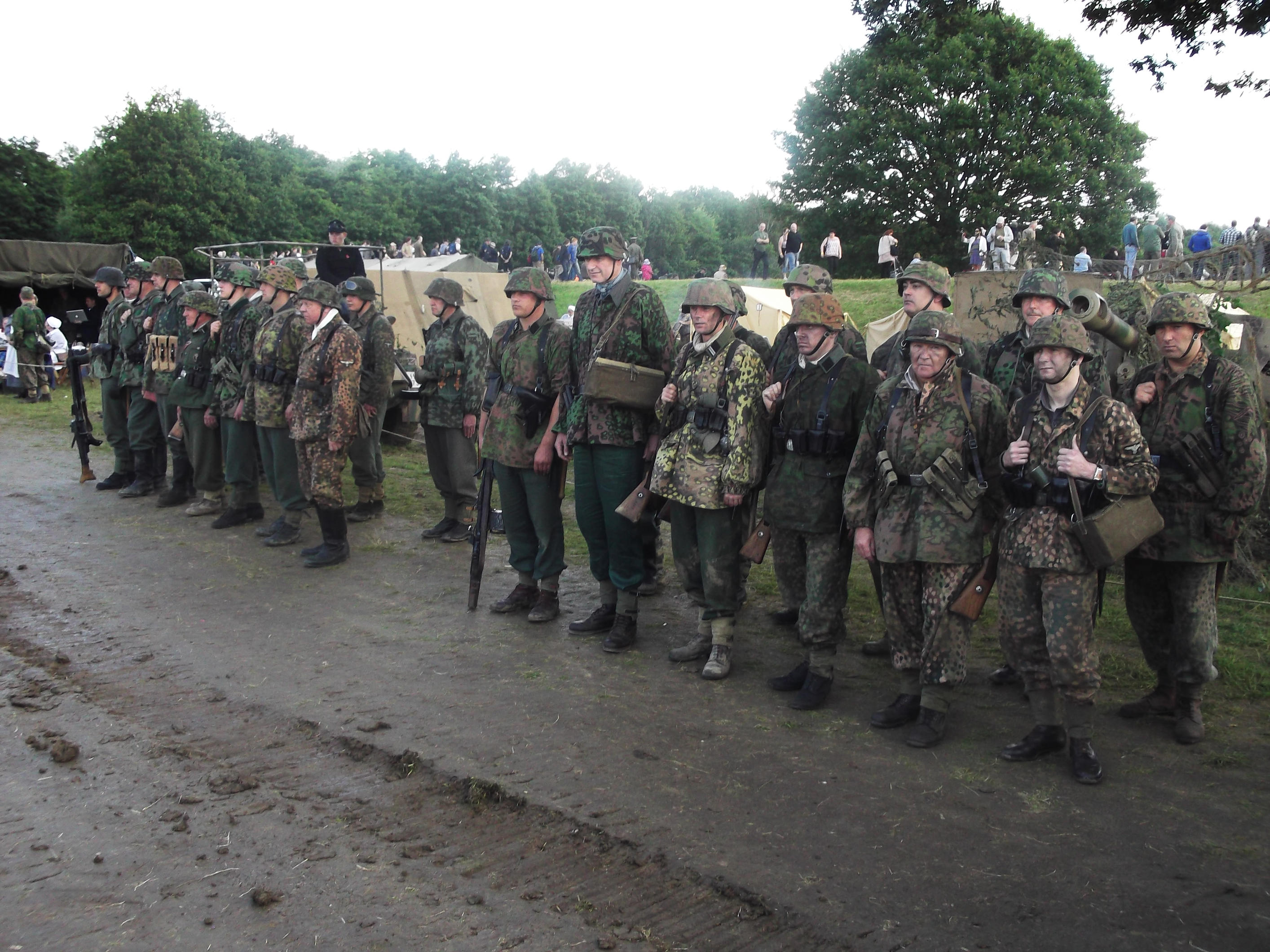 A platoon of reenactors by FFDP-Neko