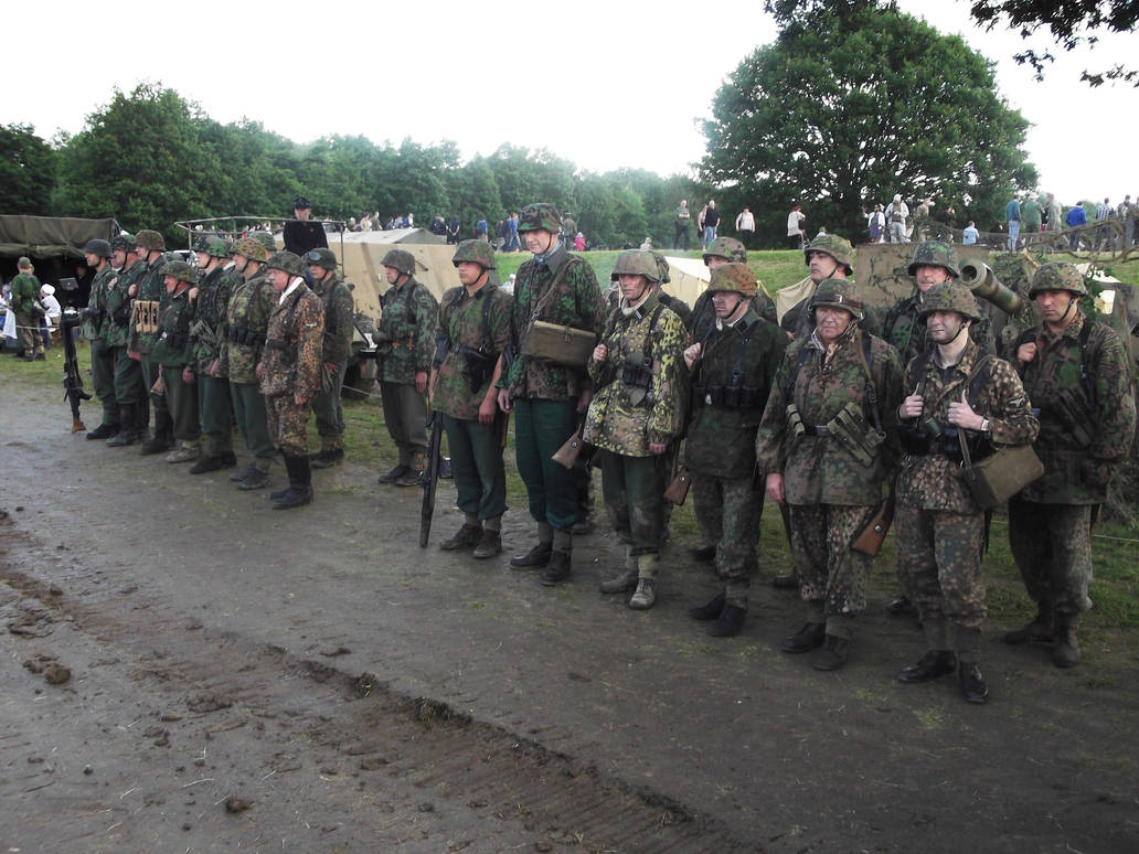 A platoon of reenactors by FFDP-Neko
