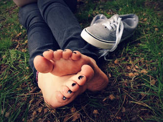 Toes Crossed by Foxy-Feet