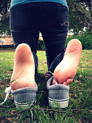 The Kneeling Pose We've All Seen And Loved! by Foxy-Feet