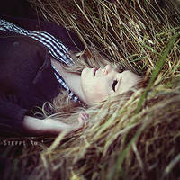 still right here. by gloeckchen